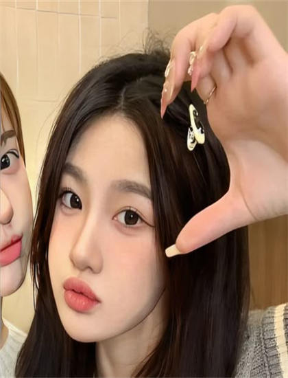 如何欣赏《双界倒爷之女帝是我网友》？追剧必备指南教你理解文化背景与历史语境 获得更深感悟